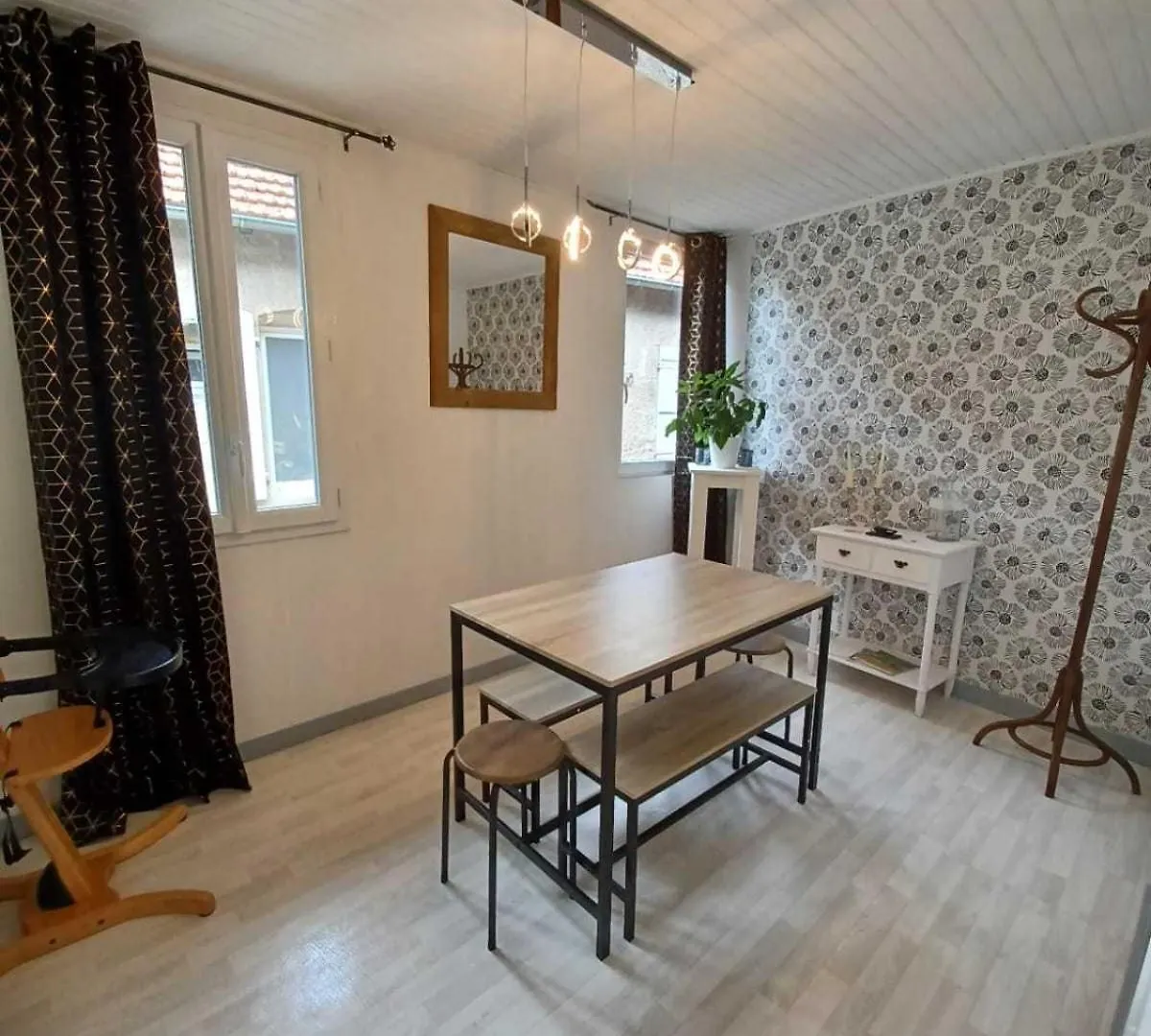 Logis Des Pivoines Villa Trezelles Holiday home