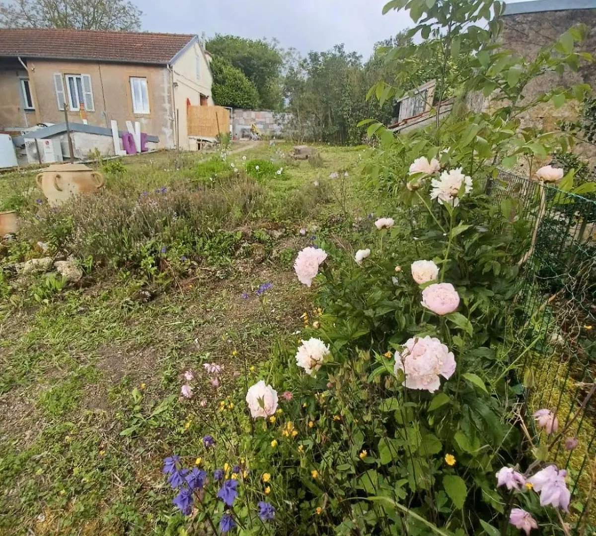 Logis Des Pivoines Villa Trezelles